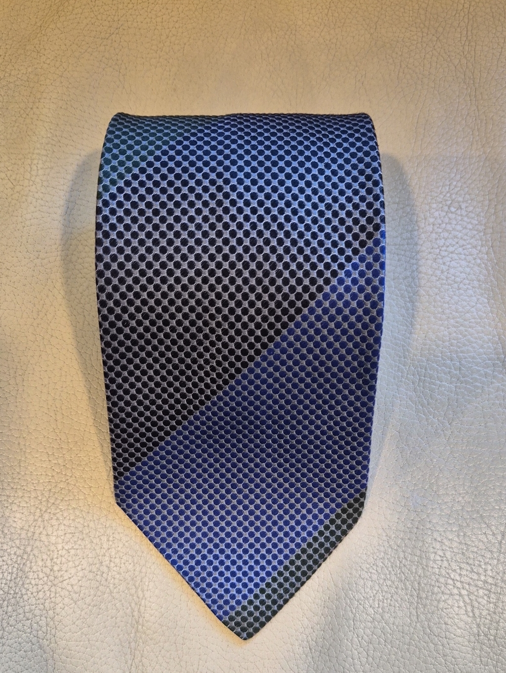 Gene Meyer Vintage Silk  Made In Italy Navy Honeycomb Pattern Men's Tie